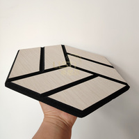 Tuiles acoustiques en feutre incurvées en V CNC avec autocollants, aspect bois hexagonal, panneaux acoustiques insonorisants en feutre PET pour murs et plafonds