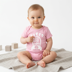 Mameluco Rosa para Bebé Niña, Manga Corta, Estampado de Piloto, Diseño Little Champ, Cuello Redondo, Algodón Suave, para Bebés - Product Image 1