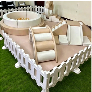 Ensemble d'équipements de jeu souple blanc pour enfants avec tunnel d'escalade et piscine à balles, idéal pour la location intérieure et extérieure - Product Image 1