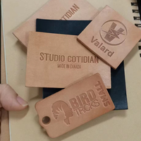 Étiquette en cuir véritable gaufrée, logo personnalisé, estampage à chaud, gravure, presse à chaud, patch écologique pour vêtements et sacs
