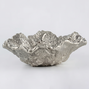 Tazón de Aluminio de Diseño Moderno, Plato Decorativo para Servir con Acabado Plateado y Textura Artística - Product Image 1