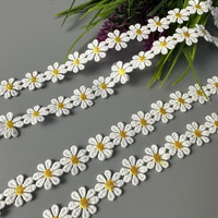 Vente directe d'usine 8 pétales marguerite 1.5cm lait soie dentelle soluble dans l'eau pour robe de mariée à la main pince à cheveux casquette de chaussure décoration