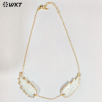 WT-JN385 Nouveauté Collier avec pendentif en forme de plumes sculptées à la main en coquillage naturel plaqué or 18 carats pour femme, bijoux tendance
