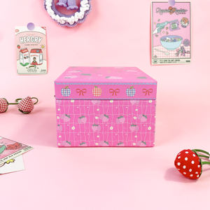 Nouvelle boîte à musique rotative en papier Yiyu, design personnalisé, ballerine fraise, écologique, à manivelle, couleurs et logo personnalisables - Product Image 4