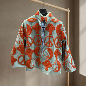 Veste gris clair pour femme avec motifs brodés orange (paix, Yin Yang et abstraits) – Vêtements d'extérieur décontractés et tendance, vente en gros de vestes - Product Image 4