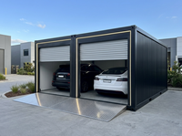 Garage modulaire préfabriqué en acier détachable avec porte à enroulement pour le stationnement des véhicules, l'atelier et le stockage sécurisé des outils