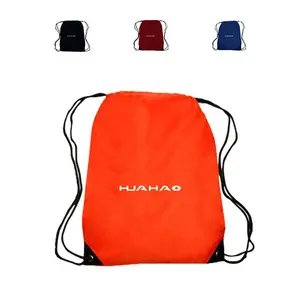 Huahao logotipo personalizado impreso entrenamiento gimnasio saco poliéster impermeable nailon bolsa con cordón con logotipo