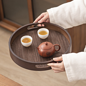 Plateau de service rond en bois avec tapis tissé pour le thé, le café, les fruits, usage hôtelier - Product Image 2