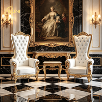 Fauteuil Trône Classique Tufté avec Cadre Doré et Revêtement en Cuir Blanc pour Mariage, Événements, Mobilier de Maison et Salon