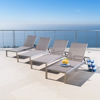 Ensemble de mobilier de jardin et de piscine d'extérieur en toile, incluant canapés, chaises longues et chaises de relaxation, pour la détente au soleil à la piscine et sur la plage