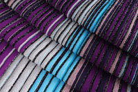 Nouvelle collection Printemps 2026 : Ensemble décontracté pour femme en tricot avec fil doré et argenté, comprenant un pull et une jupe midi en maille, idéal pour les fêtes.