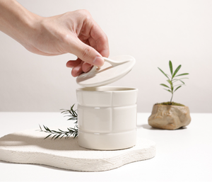 Custom Color & Shape White Ceramic Candle Jar With Lid Embossed Grid Pattern Candle Holder For Wedding Hotel Spa Decor Wholesale - Product Image 3