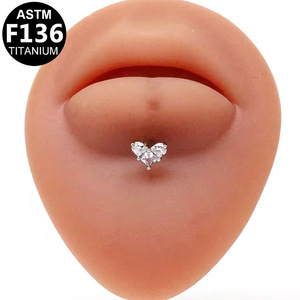 Clous d'oreilles en zircon plaqué titane en forme de cœur pour piercing au cartilage ou au lèvre, bijoux en titane ASTM F136 - Product Image 3
