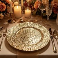 Assiette de présentation de luxe martelée et gaufrée or, style américain, écologique et durable, pour mariages, banquets et événements haut de gamme (vente en gros)