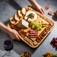 Ensemble de planches à fromage carrées en bambou personnalisées avec couteaux gravés - Cadeau personnalisé pour un anniversaire de mariage - Ensemble de planches à charcuterie