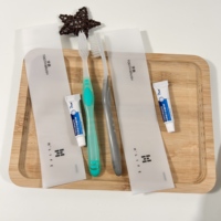 Ensemble de brosses à dents jetables de luxe cinq étoiles, écologiques, douces, logo personnalisé, portables, pratiques, articles de toilette d'hôtel en plastique