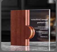 Trophée moderne en bois et cristal personnalisable avec gravure laser, idéal pour les entreprises – Meilleures ventes
