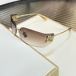 Gafas de Sol MIU Style con Montura Grande y Protección Ocular, Color Claro, Modernas y Perfectas para Festivales y Sesiones de Fotos - Product Image 1