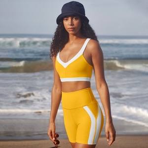 ชุดออกกำลังกายสำหรับผู้หญิงไซส์พลัส ปรับแต่งได้ ระบายอากาศดี เสื้อชั้นในกีฬาคอวีรัดรูป กางเกงเลกกิ้งพิมพ์ลายเอวยางยืด - Product Image 1