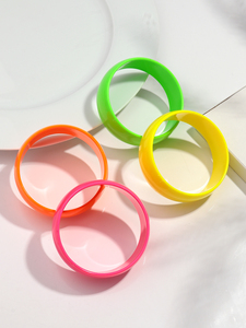 Grand <span class=keywords><strong>Bracelet</strong></span> Large en <span class=keywords><strong>Plastique</strong></span> Bon Marché Couleurs Fluorescentes Rose Jaune <span class=keywords><strong>Vert</strong></span> Bleu Orange Bijoux de Fête en Acrylique pour Femmes - Product Image 3