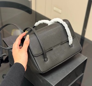 Sac à main en cuir véritable pour femme, fermeture à fermoir, broderie lettre, durable, pliable, style vintage minimaliste, imperméable - Product Image 1