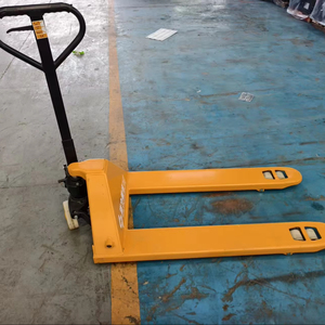 Chariot à palettes manuel, capacité de charge de 2 tonnes, longueur des fourches de 1200 mm, jaune, équipement d'entrepôt industriel - Product Image 1