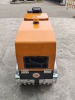 Compacteur de tranchée vibrant à moteur diesel télécommandé avec patins de compactage