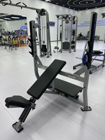 Banc incliné olympique ROSEN Fitness pour la musculation des pectoraux et des épaules en salle de sport commerciale