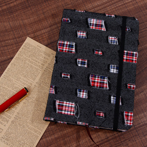 Venta al por mayor de fábrica creativa correa elástica dorada con plumas B6 Zhejiang cuaderno libro de ejercicios para estudiantes - Product Image 4