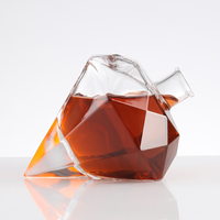 Carafe en verre de forme diamantée exquise pour bouteilles en verre haut de gamme