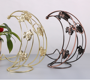 Décoration Créative Fer Demi Lune Bronze Petit Bateau Lune <span class=keywords><strong>Bouteille</strong></span> <span class=keywords><strong>de</strong></span> <span class=keywords><strong>Vin</strong></span> Support Décoratif - Product Image 5