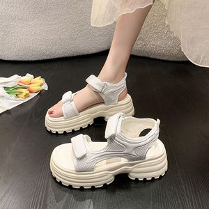 Zapatos de Plataforma Ligeros de Moda para Mujer, Sandalias Deportivas Casuales de Estilo Coreano para Verano, Nuevas Beach26 - Product Image 1