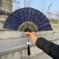 Éventail pliant en plumes de vente directe d'usine Éventail à paillettes brodé Éventail cadeau