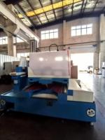 Machine d'électroérosion CNC à grand voyage DK7780B pour pièces massives Efficacité de coupe à grande vitesse