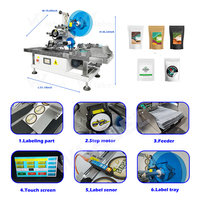 Machine d'étiquetage automatique pour sachets plats, sachets en mylar, sachets de type doypack, sachets de type carte, étiquetage supérieur