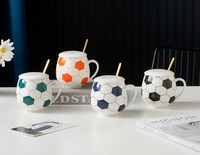 Mug en céramique au design football 2026, cadeau d'affaires créatif avec couvercle et cuillère pour le lait, le café, le thé chaud, cadeaux promotionnels