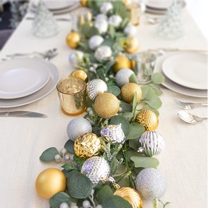 Paquete de 24 adornos colgantes festivos para el hogar, adornos de bolas de Navidad chapados para árbol, caja impresa UV empaquetada - Product Image 3