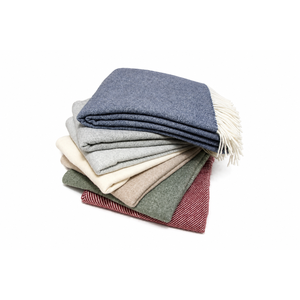 Plaid en cachemire Nordkapp avec un motif chevrons dégradé, doux et élégant pour les espaces de vie contemporains - Product Image 2