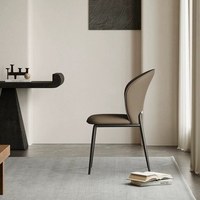 Chaise de salle à manger en cuir souple italienne minimaliste, confortable, moderne, pour la maison, avec dossier de luxe léger – Meilleure vente