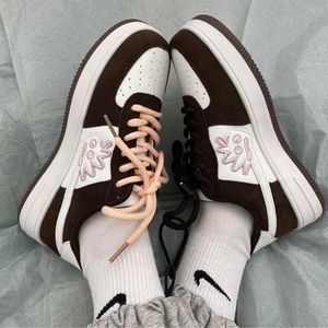 Chaussures de course à fond épais marron pour femmes Little Monster Sports Sneakers avec fond dur Casual All-Match Ins Couple Sneakers - Product Image 1