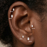 Elegante Piercing de Cartílago Hipoalergénico de Oro Sólido de 14K con Zirconia Rectangular y Poste de Titanio G23, Piedra de 3/4mm