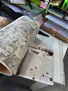 วอลล์เปเปอร์หวายม้วนหรูหราแบบเรียบง่ายทันสมัยลายดอกไม้เทคโนโลยีลายนูนลึกสำหรับห้องโถงบ้าน - Product Image 3