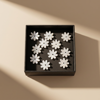 Perles en forme de fleur en nacre blanche personnalisées pour la fabrication de bijoux