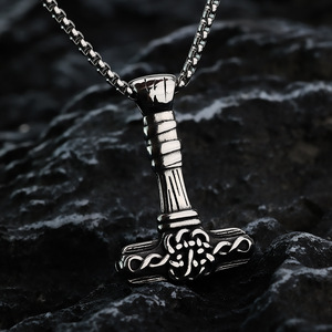 Yunnique – collier rétro nordique en acier inoxydable pour hommes, pendentif marteau de Thor, bijoux cadeau, design géométrique, motif asymétrique - Product Image 3