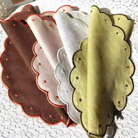 Serviettes en lin monogrammées de style moderne, brodées à la main, ourlet de fleurs, vente en gros pour mariage, festival, linge de table