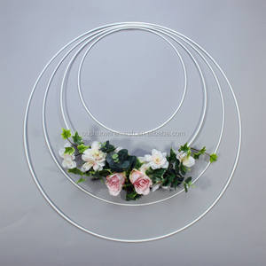 Aro Floral Metálico para Decoración Navideña y de Bodas - Product Image 6