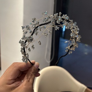 Serre-tête de mariée artisanal en perles et cristaux, accessoire de cheveux de mariage en maille tissée, coiffe élégante - Product Image 4