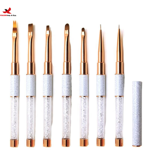 Ensemble de pinceaux à ongles en nylon ovales plats avec manche en diamant personnalisé, logo personnalisé, remise sur les achats en gros, pinceau à ongles pour la peinture de lignes de gel UV - Product Image 1