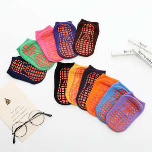 2026 महिलाओं की सस्ती थोक कस्टम रंगीन ग्रीष्मकालीन पकड़ बच्चे महिला पुरुष कपास छोटे टखने के खेल एथलेटिक ट्रामपोलिन मोजे - Product Image 3