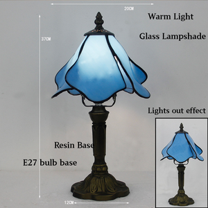 مصباح طاولة زخرفي بسيط على طراز تيفاني من الزجاج الملون، مصنوع يدويًا بأسلوب فني عتيق، إضاءة جانبية للسرير بقاعدة برونزية، ضوء دافئ 3500 كلفن - Product Image 4